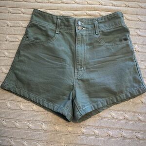 Levi’s high waisted mom shorts. Sz 29 with 3 inch inseam. Sage green.